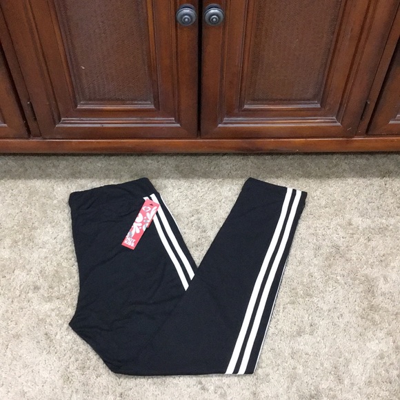 💯 HOT KISS 💯 COLLECTION SUPER STYLISH LEGGINGS - Picture 2 of 6